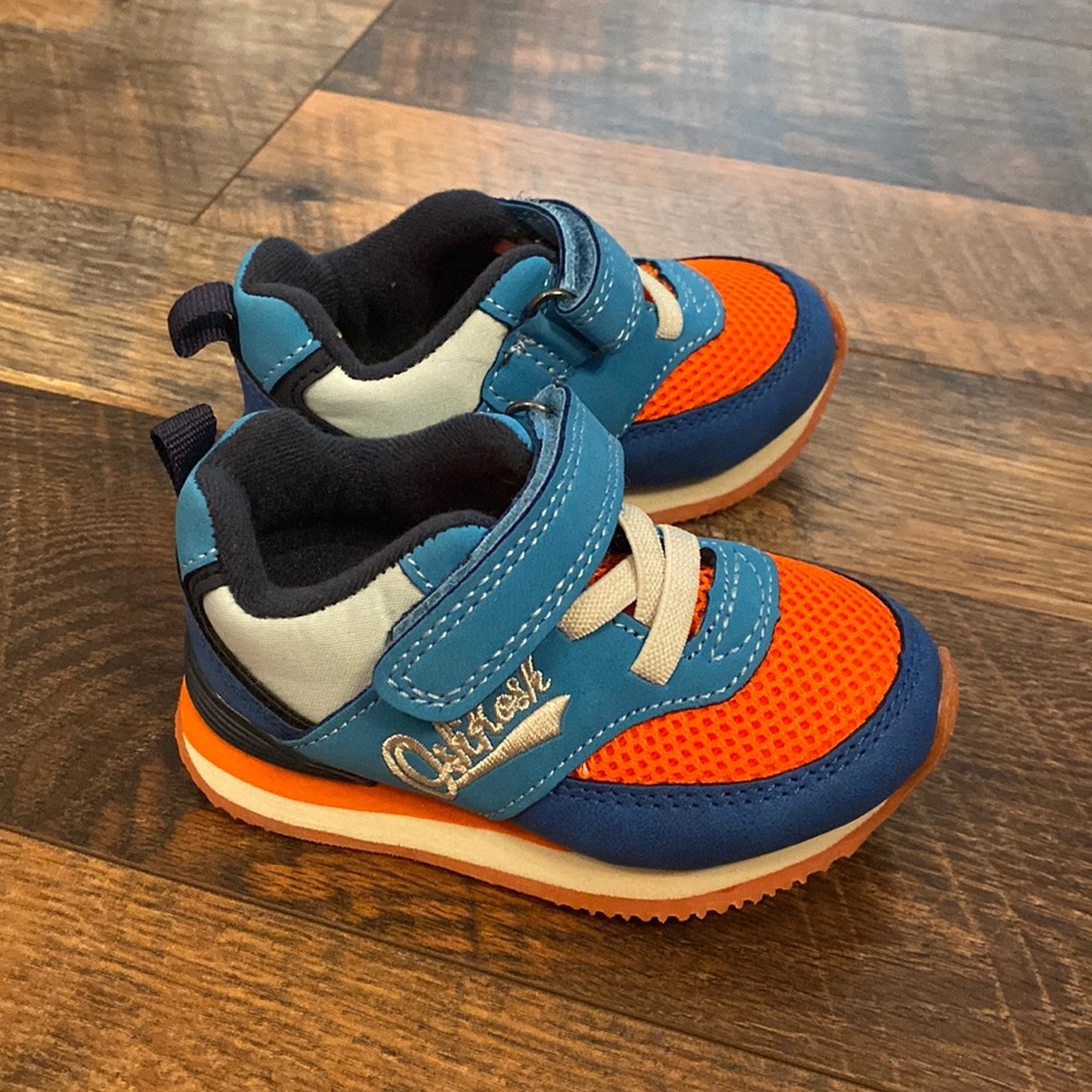 Like new Oshkosh sneakers size 4